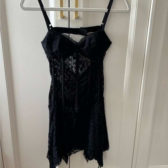 I am Gia lace dress - Picture 3 of 4